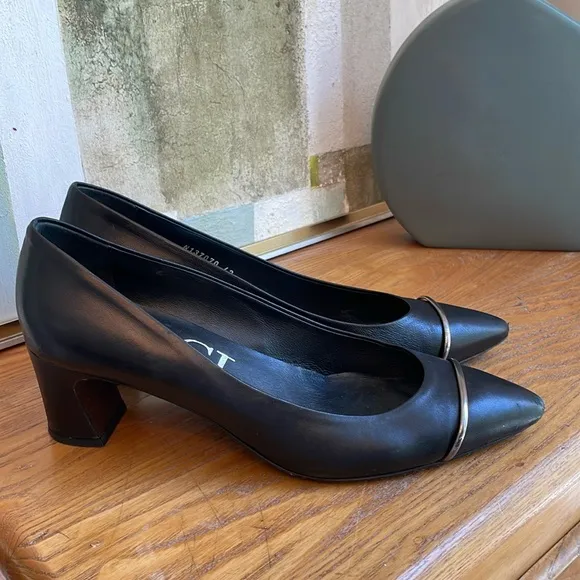 👔 AGL black leather pumps with silver bars on toes
