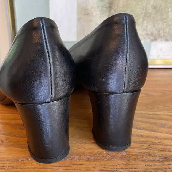 👔 AGL black leather pumps with silver bars on toes