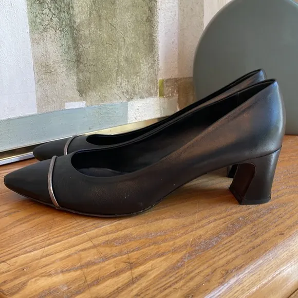 👔 AGL black leather pumps with silver bars on toes