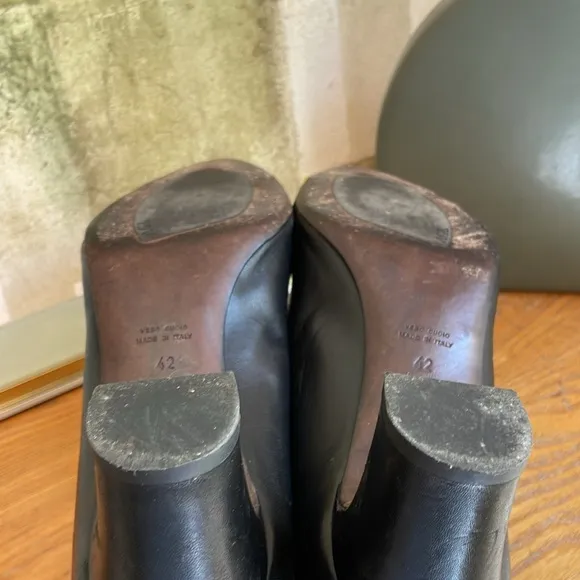 👔 AGL black leather pumps with silver bars on toes