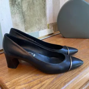 👔 AGL black leather pumps with silver bars on toes