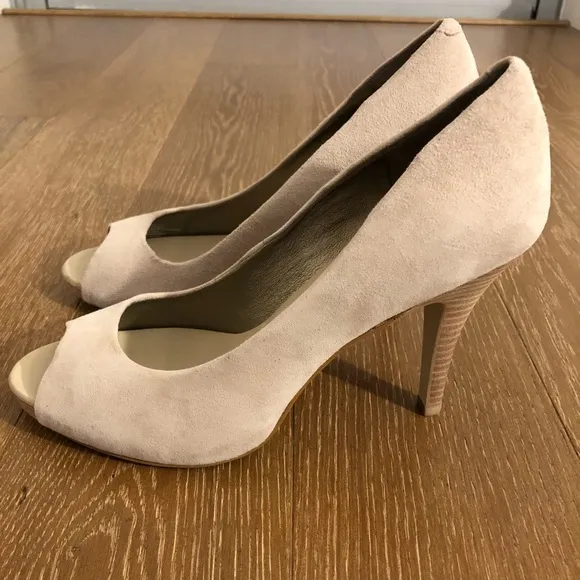 🆕 Banana Republic Suede Open Toe Nude Heels
