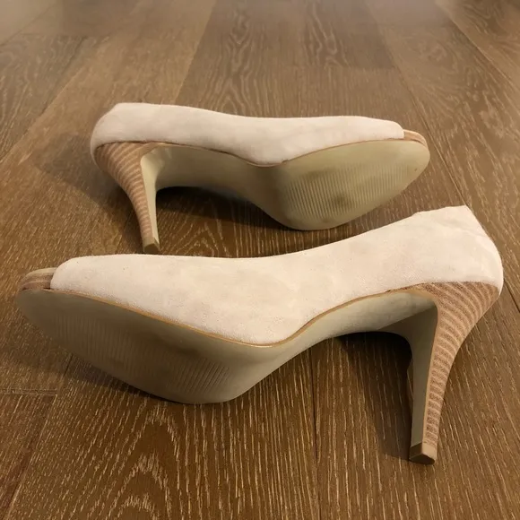 🆕 Banana Republic Suede Open Toe Nude Heels