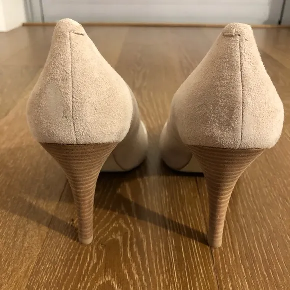 🆕 Banana Republic Suede Open Toe Nude Heels