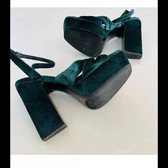 👠😎💚 BCBG Dark Green Velvet Block Heel Open Toe Strappy Heels Size 6