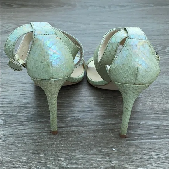 ❤️ Charles David Iridescent Snake Heels