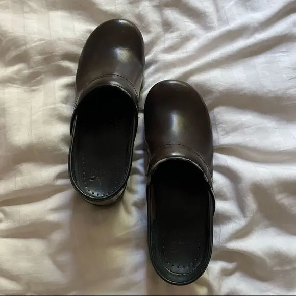 🍄 Dansko Brown Clogs