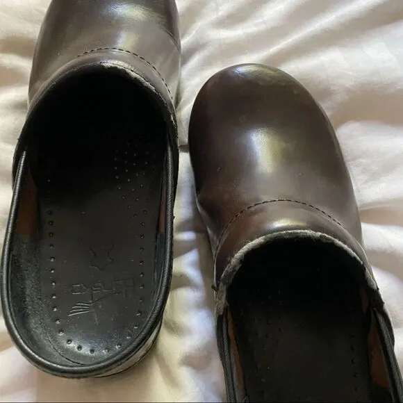 🍄 Dansko Brown Clogs