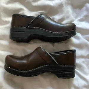 🍄 Dansko Brown Clogs