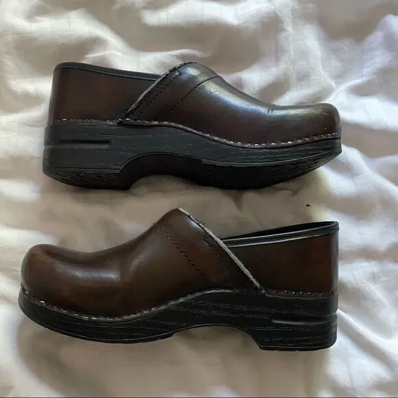🍄 Dansko Brown Clogs