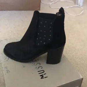 ⭐️ Gorgeous booties ⭐️