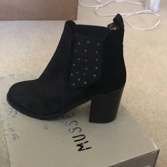 ⭐️ Gorgeous booties ⭐️