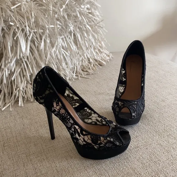🪞 NEW black stunning embroidered lace open toe heels