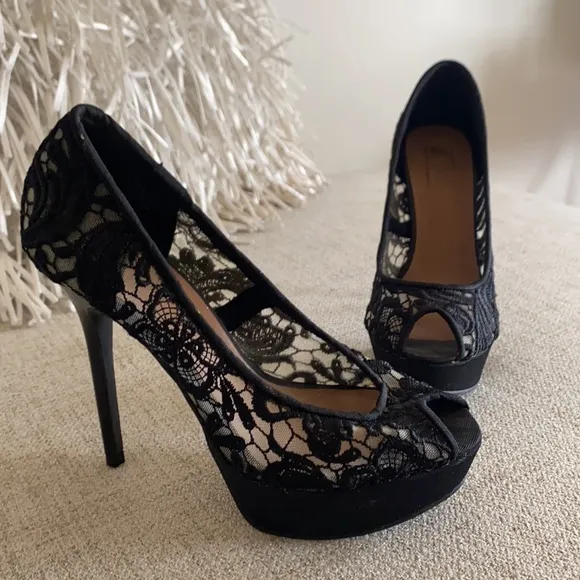 🪞 NEW black stunning embroidered lace open toe heels