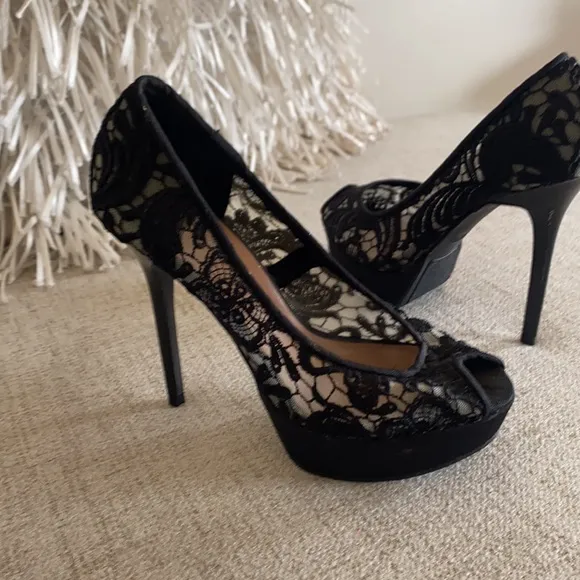 🪞 NEW black stunning embroidered lace open toe heels