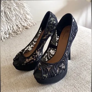 🪞 NEW stunning embroidered lace open toe heels