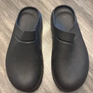 🍍 OOFOS OOCloog Clogs Black unisex Size Men 11 Women 13 Closed Toe Slide clogs
