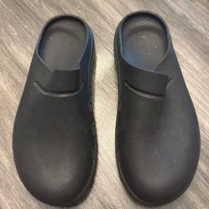 🍍 OOFOS OOCloog Clogs Black unisex Size Men 11 Women 13 Closed Toe Slide clogs