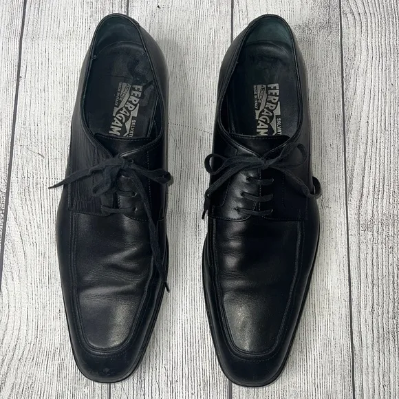 🔹 Salvatore Ferragamo Lace Up Oxfords
