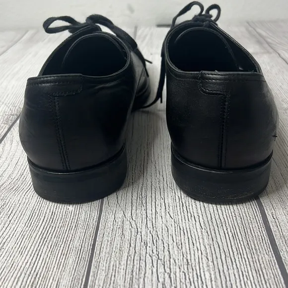 🔹 Salvatore Ferragamo Lace Up Oxfords