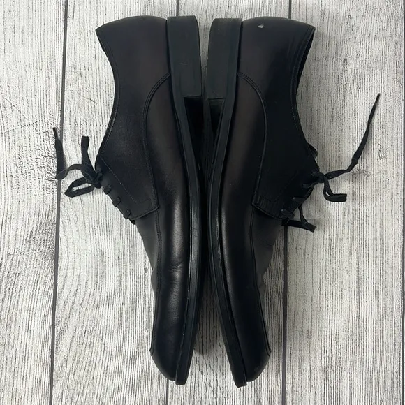 🔹 Salvatore Ferragamo Lace Up Oxfords
