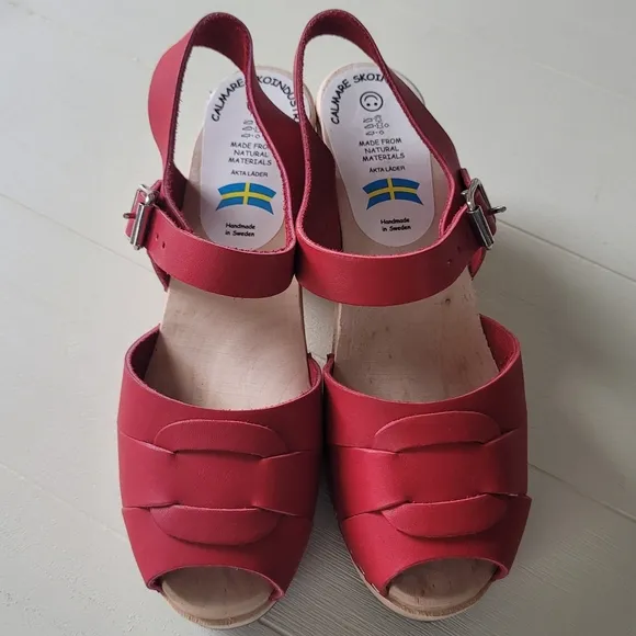 🆕️ Swedish Wooden Peep Toe Clogs