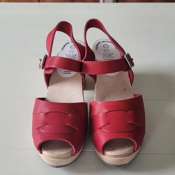 🆕️ Swedish Wooden Peep Toe Clogs