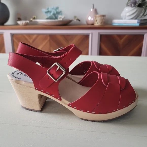 🆕️ Swedish Wooden Peep Toe Clogs