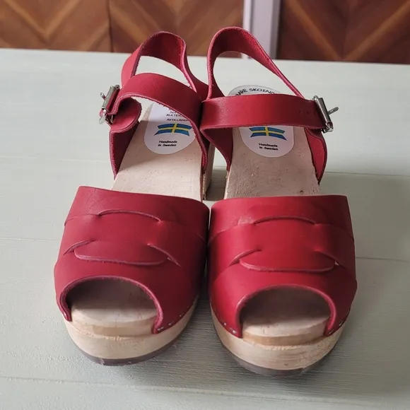 🆕️ Swedish Wooden Peep Toe Clogs