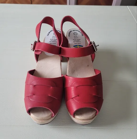 🆕️ Swedish Wooden Peep Toe Clogs