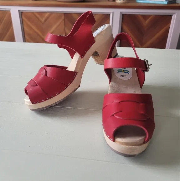🆕️ Swedish Wooden Peep Toe Clogs