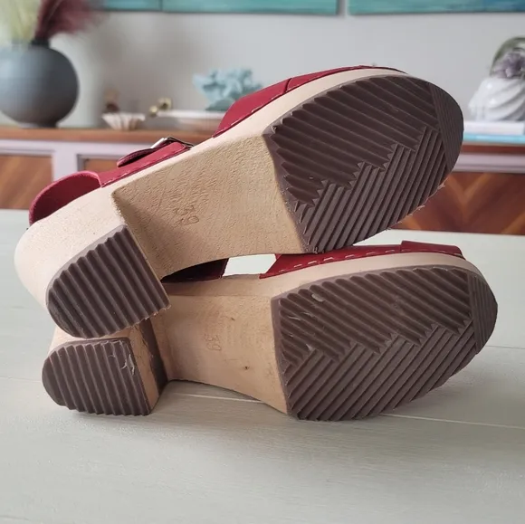 🆕️ Swedish Wooden Peep Toe Clogs