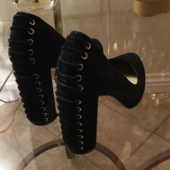 🎃 VINCE CAMUTO Corset Back Block Heel!