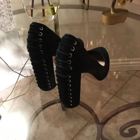 🎃 VINCE CAMUTO Corset Back Block Heel!
