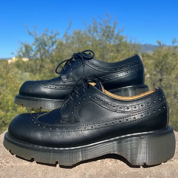 🏴󠁧󠁢󠁥󠁮󠁧󠁿 Vintage Dr. Martens Platform MIE Brogue Wingtip Oxfords UK 7