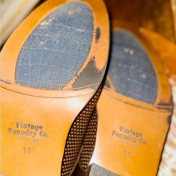 • Vintage Foundry • Brown Leather Oxfords with Glossy Finish