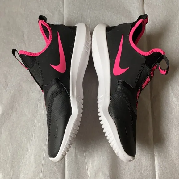09:03  Nike FlexRunner Slip on Sneakers (fits womens 7.5)