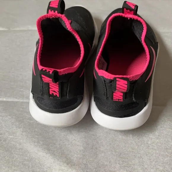 09:03  Nike FlexRunner Slip on Sneakers (fits womens 7.5)