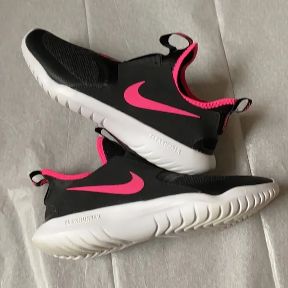 09:03  Nike FlexRunner Slip on Sneakers (fits womens 7.5)