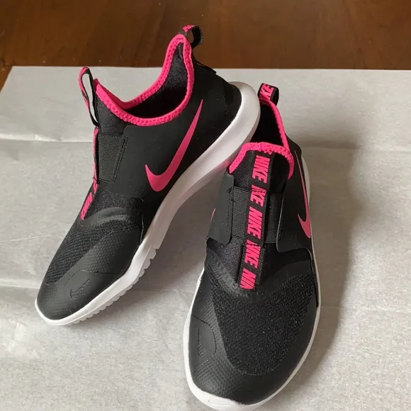09:03  Nike FlexRunner Slip on Sneakers (fits womens 7.5)