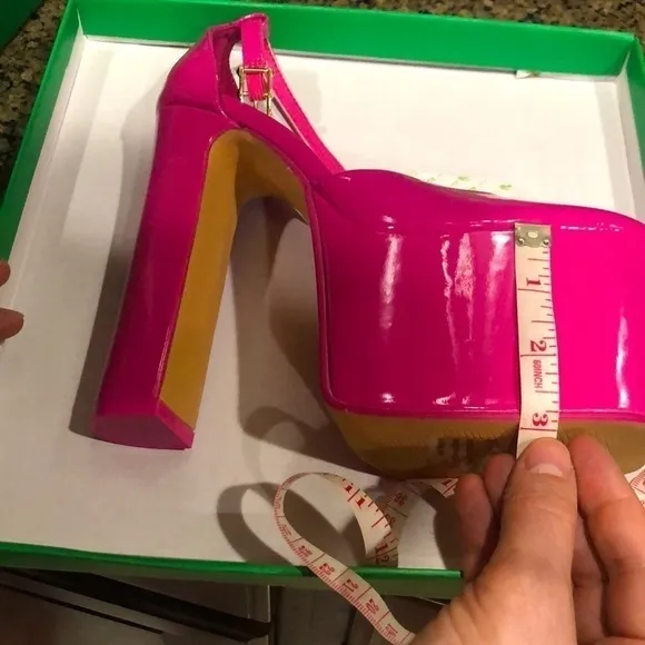 1- PLATFORM block heel patent leather ankles straps