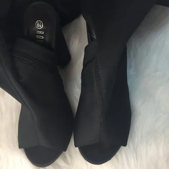 #1201 Rouge Open Toe Stretch Boots