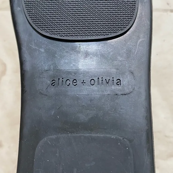 $175 Alice   Olivia Tami Crystal Striped Embellished Sandals Slides size 6