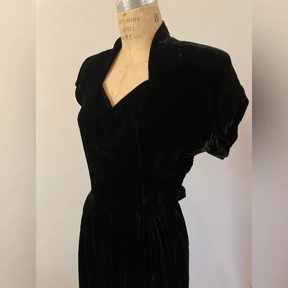 1940s Vintage Black Velvet Dress Hollywood Regency Pin Up Girl Rockabilly Small