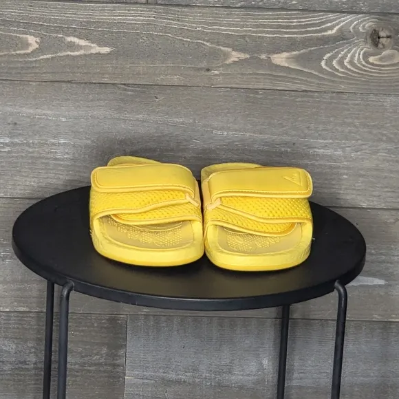 2021 adidas x Pharrell Williams Boost Chancletas Bold Gold Hu Anatomical…