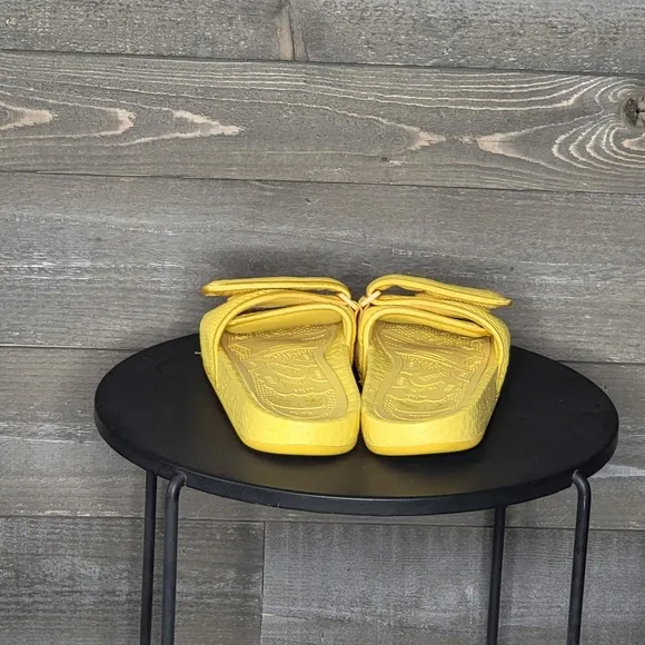 2021 adidas x Pharrell Williams Boost Chancletas Bold Gold Hu Anatomical…