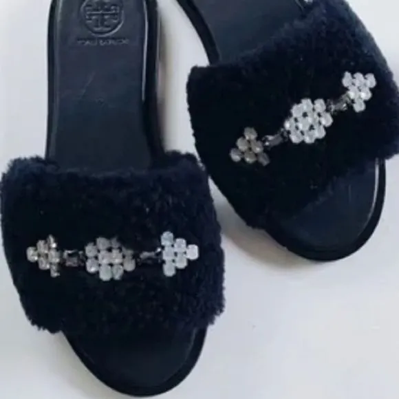 22 NWOB 250.00  Tory Burch Aspen Slides In Navy Shearling And Crystals 6.5