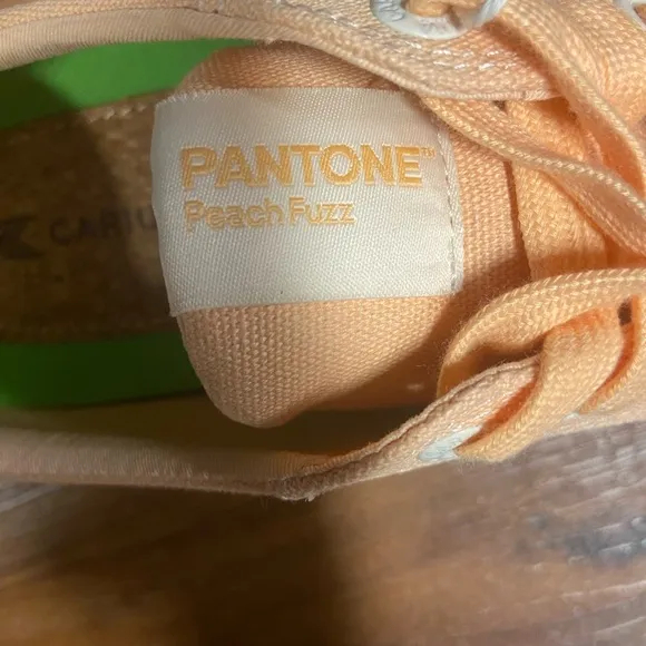 7 Cariuma OCA Low Pantone Canvas Contrast Thread Sneaker Peach Fuzz W8.5 M7