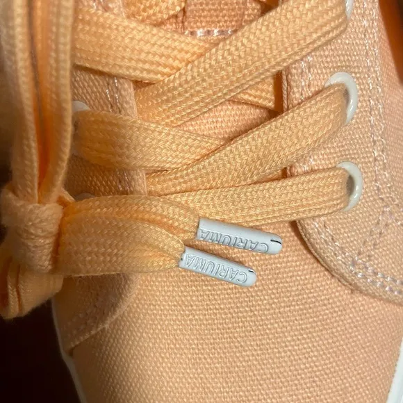 7 Cariuma OCA Low Pantone Canvas Contrast Thread Sneaker Peach Fuzz W8.5 M7