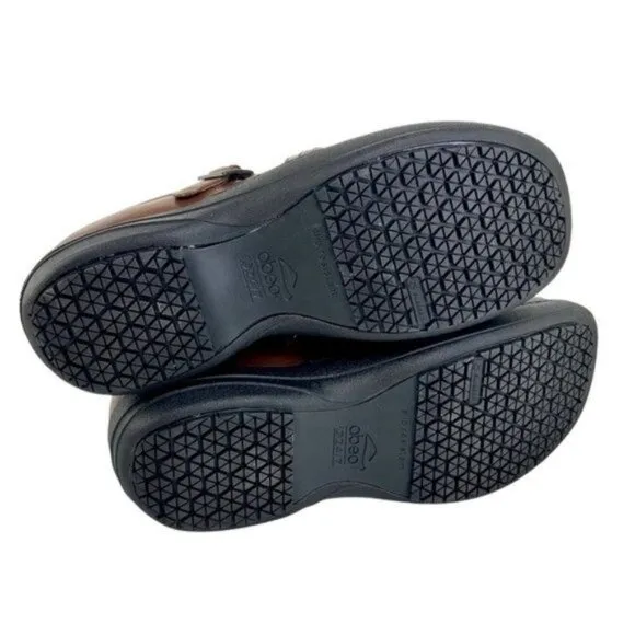 Abeo Closed Back Bella Clogs in Brown Leather